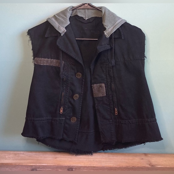 R&R Surplus Vintage style French Ruffle Cropped Hooded Sleeveless Vest - Picture 4 of 5